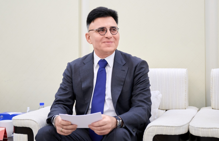 Александр Жаров
